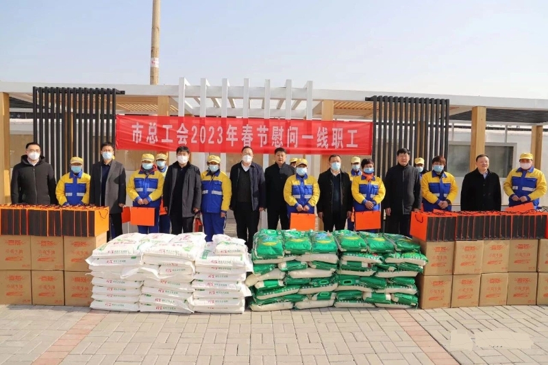 鄒城市人民政府工作動(dòng)態(tài) 市領(lǐng)導(dǎo)深入基層走訪慰問環(huán)衛(wèi)工人，推進(jìn)環(huán)境衛(wèi)生公共設(shè)施安裝服務(wù)